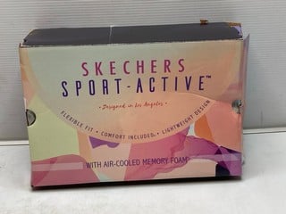 Lot 171  
            Nottingham SR9 - Delivery Only 

                
SKETCHERS BLACK SPORTS TRAINERS UK SIZE 5