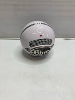 Lot 212  
            Nottingham SR9 - Delivery Only 

                
BLUE SNOWBALL ICE WHITE MICROPHONE