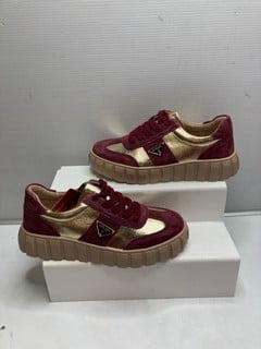 Lot 245  
            Nottingham SR9 - Delivery Only 

                
APPLEBY WOMENS TRAINERS UK SIZE 5