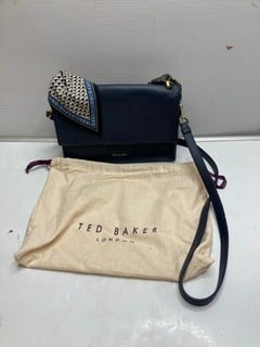 Lot 277  
            Nottingham SR9 - Delivery Only 

                
TED BAKER WOMENS LONDON BAG