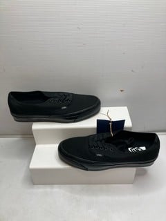 Lot 286  
            Nottingham SR9 - Delivery Only 

                
VANS LX AUTHENTIC REISSUE 44 TRAINERS UK SIZE 8