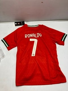 Lot 293  
            Nottingham SR9 - Delivery Only 

                
PORTUGAL KIT WITH RONALDO ON THE BACK