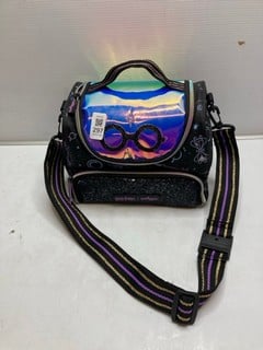 Lot 297  
            Nottingham SR9 - Delivery Only 

                
HARRY POTTER SMIGGLE BAG