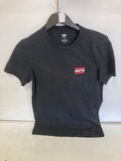 Lot 37  
            Nottingham SR9 - Delivery Only 

                
LEVIS SLIM BLACK LOGO T-SHIRT UK SIZE M