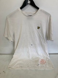 Lot 38  
            Nottingham SR9 - Delivery Only 

                
LYLE & SCOTT WHITE LOGO T-SHIRT UK SIZE L