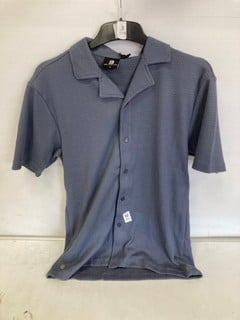 Lot 40  
            Nottingham SR9 - Delivery Only 

                
BEE INSPIRED SHIRT SIZE XS
