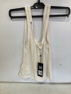 Lot 41  
            Nottingham SR9 - Delivery Only 

                
NIKE ENGLAND SHORTS IN BLUE SIZE S