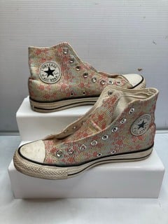 Lot 42  
            Nottingham SR9 - Delivery Only 

                
BOX OF CLOTHING ITEMS IN VARIOUS SIZES & COLOURS