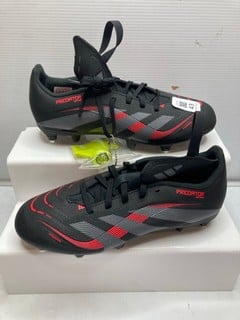 Lot 43  
            Nottingham SR9 - Delivery Only 

                
ADIDAS PREDATOR FOOTBALL BOOTS UK SIZE 5.5