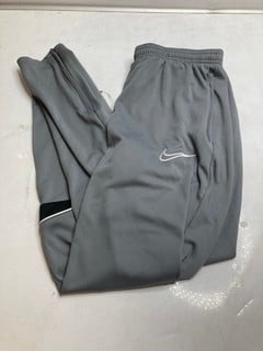Lot 44  
            Nottingham SR9 - Delivery Only 

                
NIKE MEN'S TRACKSUIT BOTTOMS UK SIZE M