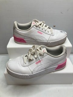 Lot 48  
            Nottingham SR9 - Delivery Only 

                
PUMA WHITE TRAINERS UK SIZE 5