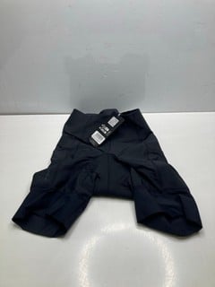 Lot 497  
            Nottingham SR9 - Delivery Only 

                
ENDURA WOMENS LOOP WAIST SHORT BLACK UK SIZE XS