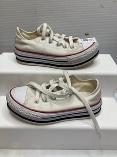 Lot 49  
            Nottingham SR9 - Delivery Only 

                
CONVERSE WHITE KIDS TRAINERS UK SIZE 10.5