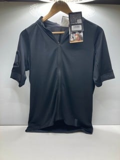 Lot 509  
            Nottingham SR9 - Delivery Only 

                
2 X ENDURA BICYCLE CLOTHING ITEMS INC FS260 S/S BLACK WFIT JERSEY UK SIZE XL