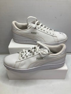Lot 50  
            Nottingham SR9 - Delivery Only 

                
PUMA WHITE TRAINERS UK SIZE 11