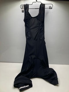 Lot 515  
            Nottingham SR9 - Delivery Only 

                
2 X ENDURA XTRACT ITEMS INC XTRACT GEL BLACK BIBSHORT II UK SIZE 3XL