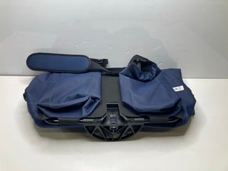 Lot 520  
            Nottingham SR9 - Delivery Only 

                
ROYU NAVY BLUE BICYCLE BAG