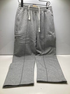 Lot 595  
            Nottingham SR9 - Delivery Only 

                
CORTEIZ HMP GREY STRAIGHT LEG TRACKSUIT BOTTOMS UK SIZE M