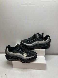Lot 605  
            Nottingham SR9 - Delivery Only 

                
NIKE AIR MAX PLUS TRAINERS UK SIZE 8.5