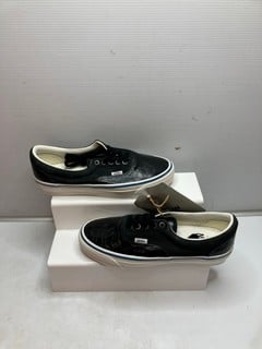 Lot 623  
            Nottingham SR9 - Delivery Only 

                
VANS OTW ERA 95 VIBRAM BLACK PATENT TRAINERS UK SIZE 8