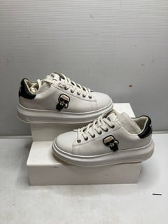 Lot 633  
            Nottingham SR9 - Delivery Only 

                
KARL LAGERFELD WHITE LEATHER PLATFORM TRAINERS UK SIZE 5