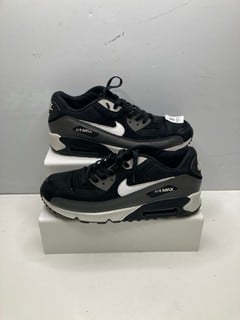 Lot 683  
            Nottingham SR9 - Delivery Only 

                
NIKE AIR MAX 90 BLACK/GREY TRAINERS UK SIZE 10