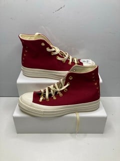 Lot 688  
            Nottingham SR9 - Delivery Only 

                
CONVERSE ALL STARS RED HIGH TOP TRAINERS UK SIZE 6