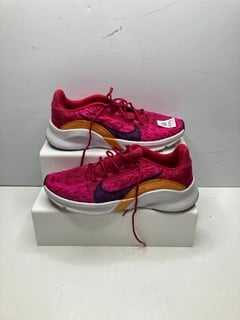 Lot 695  
            Nottingham SR9 - Delivery Only 

                
NIKE SUPERREPO RED TRAINERS UK SIZE 7.5