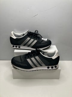 Lot 705  
            Nottingham SR9 - Delivery Only 

                
ADIDAS LA TRAINER BLACK/GREY TRAINERS UK SIZE 10