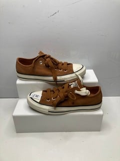 Lot 718  
            Nottingham SR9 - Delivery Only 

                
CONVERSE ALL STARS LOW TOP BROWN TRAINERS UK SIZE 5