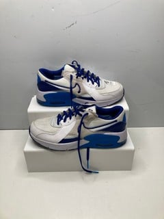 Lot 724  
            Nottingham SR9 - Delivery Only 

                
NIKE AIR MAX EXCEED WHITE/BLUE TRAINERS UK SIZE 6