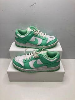 Lot 725  
            Nottingham SR9 - Delivery Only 

                
NIKE DUNK LOW GREEN TRAINERS UK SIZE 4.5