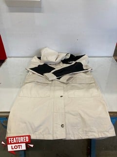 Lot 8  
            Nottingham SR9 - Delivery Only 

                
THE NORTH FACE WOMEN'S RAIN ON PARKA COAT UK SIZE S ORIGINAL RRP: Â£205
