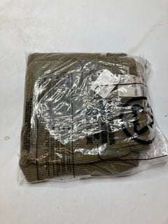 Lot 910  
            Nottingham SR9 - Delivery Only 

                
ROSCOE CORD PULL ON IN KHAKI UK SIZE XS ORIGINAL RRP: £158