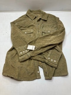 Lot 917  
            Nottingham SR9 - Delivery Only 

                
HIDEAWAY BUTTONED SHIRT IN BROWN UK SIZE M ORIGINAL RRP: £140