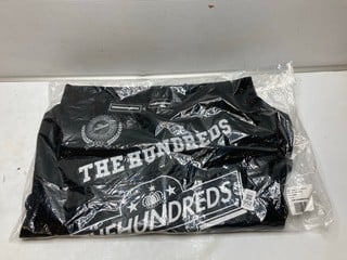 Lot 952  
            Nottingham SR9 - Delivery Only 

                
THE HUNDREDS INC KING BLACK LOGO CREWNECK UK SIZE M