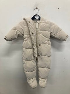 Lot 960  
            Nottingham SR9 - Delivery Only 

                
KIDS TED BAKER BEIGE ONESIE COAT UK SIZE 6-9 MONTHS