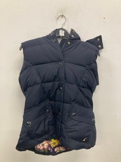 Lot 962  
            Nottingham SR9 - Delivery Only 

                
JOULES ORIGINAL WOMENS NAVY BLUE GILET UK SIZE 10