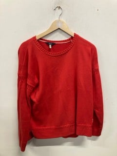 Lot 967  
            Nottingham SR9 - Delivery Only 

                
JOULES WOMENS RED SWEATER UK SIZE 14