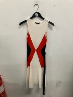 Lot 982  
            Nottingham SR9 - Delivery Only 

                
KAREN MILLEN WHITE/RED/BLACK LONG DRESS UK SIZE S