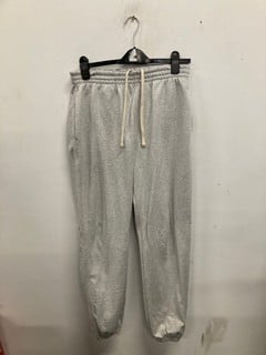 Lot 994  
            Nottingham SR9 - Delivery Only 

                
REPRESENT GREY JOGGER BOTTOMS UK SIZE M