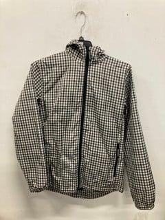 Lot 998  
            Nottingham SR9 - Delivery Only 

                
WEEKEND OFFENDER ZIP-UP JACKET UK SIZE L