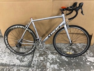Lot 105  
            Nottingham SR1 - Collection Only 

                
TREK HYBRID BIKE - MPSS3344895 (COLLECTION ONLY)