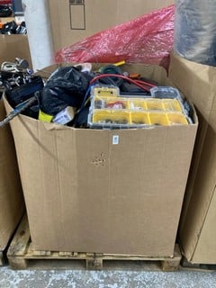 Lot 201  
            Nottingham SR1 - Delivery or Collection 

                
PALLET OF VARIOUS ITEMS TO INC. GOLF CLUBS