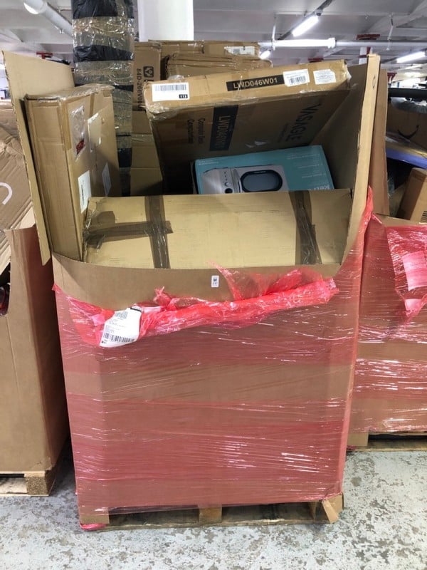 Lot 237  
            Nottingham SR1 - Delivery or Collection 

                
PALLET OF VARIOUS ITEMS TO INC. VASAGLE COMPUTER DESK - MODEL LWD046W01