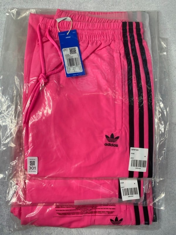 Lot 301  
            Nottingham Prem - Delivery Only 

                
3 X ADIDAS BOTTMS IN PINK SIZE MEDIUM