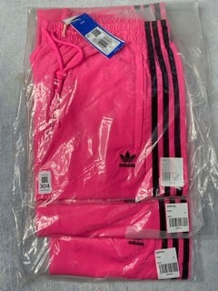 Lot 304  
            Nottingham Prem - Delivery Only 

                
3 X ADIDAS BOTTMS IN PINK SIZE MEDIUM