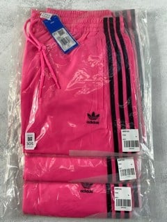Lot 305  
            Nottingham Prem - Delivery Only 

                
3 X ADIDAS BOTTMS IN PINK SIZE MEDIUM