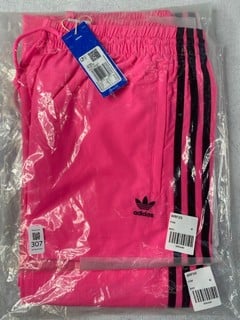 Lot 307  
            Nottingham Prem - Delivery Only 

                
3 X ADIDAS BOTTMS IN PINK SIZE MEDIUM