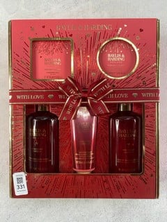 Lot 331  
            Nottingham Prem - Delivery Only 

                
BAYLISS AND HARDING LIMITED EDITION GIFT SET